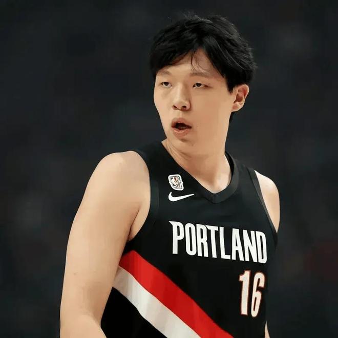 楊瀚森G聯(lián)賽19分！7天6賽疲憊感拉滿！護框+力量蛻變，目標成大洛