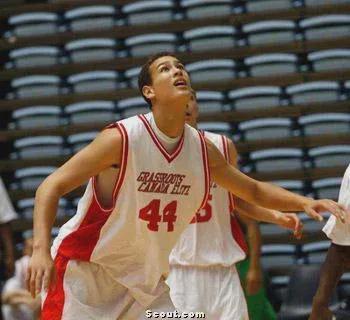 帶著母親遺愿戰(zhàn)斗12年，交易添頭成了隊魂