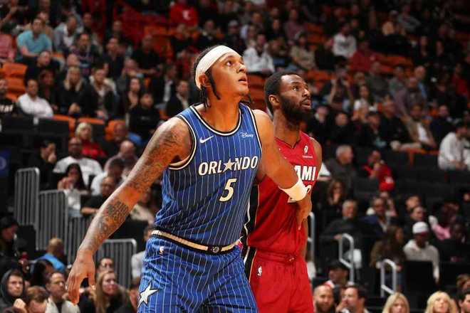 單節(jié)狂轟40-20逆轉(zhuǎn)！魔術(shù)三叉戟80分四殺熱火 班凱羅31+12